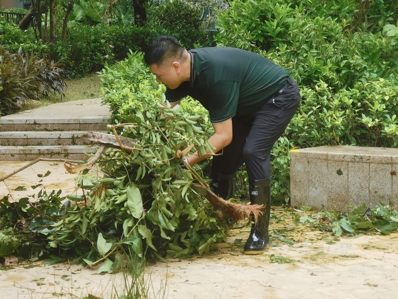 6389985874374708295740327